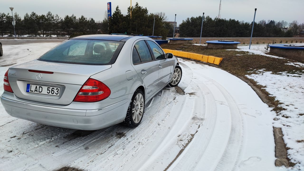 Mercedes-Benz E240 | 9