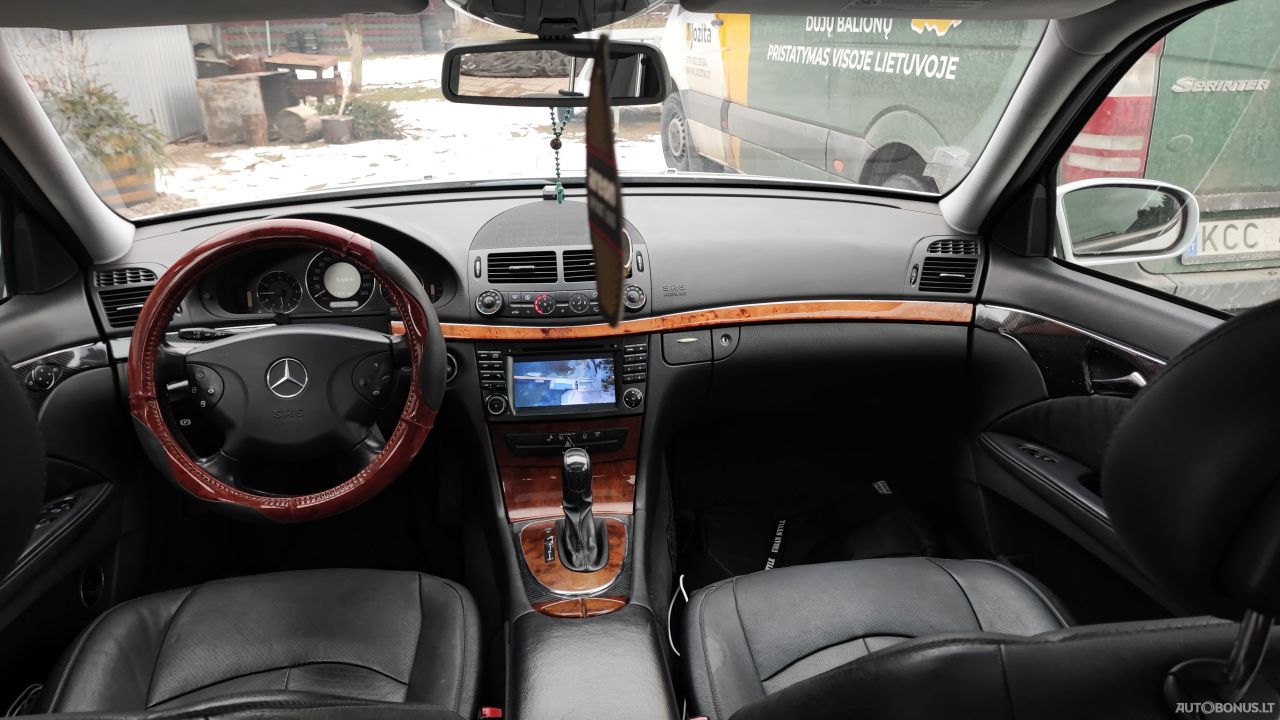 Mercedes-Benz E240 | 11