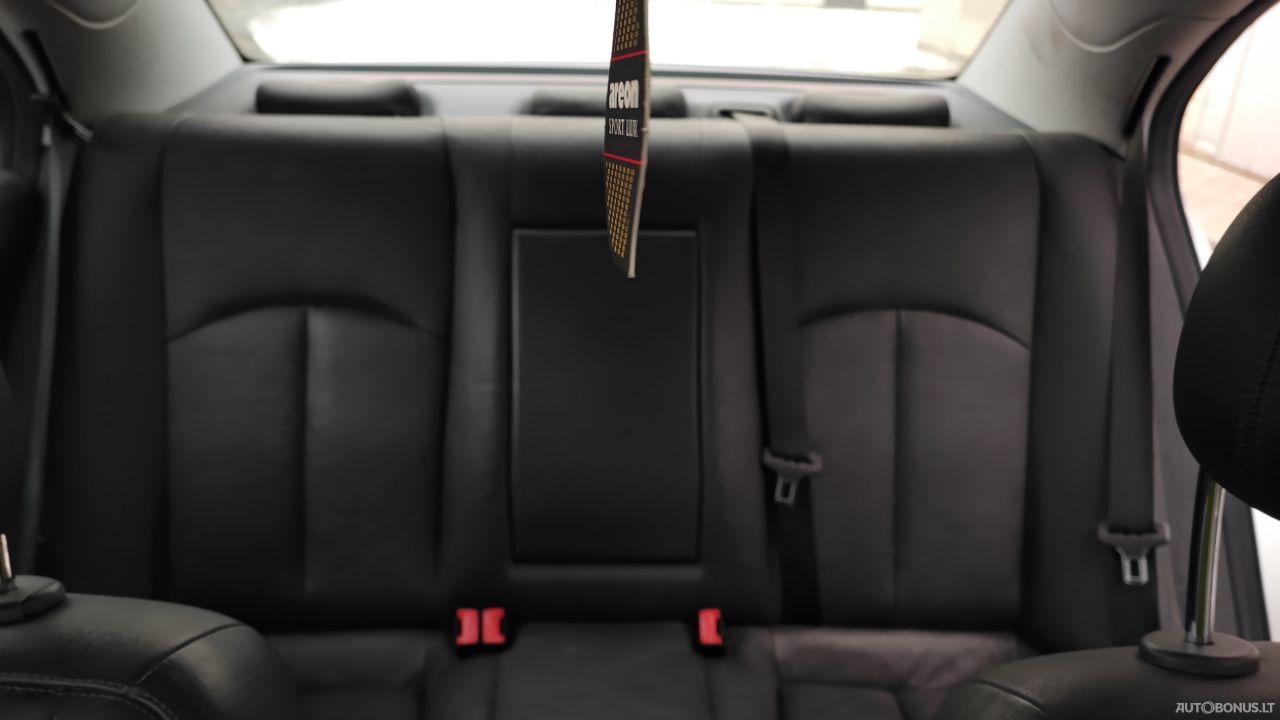 Mercedes-Benz E240 | 12