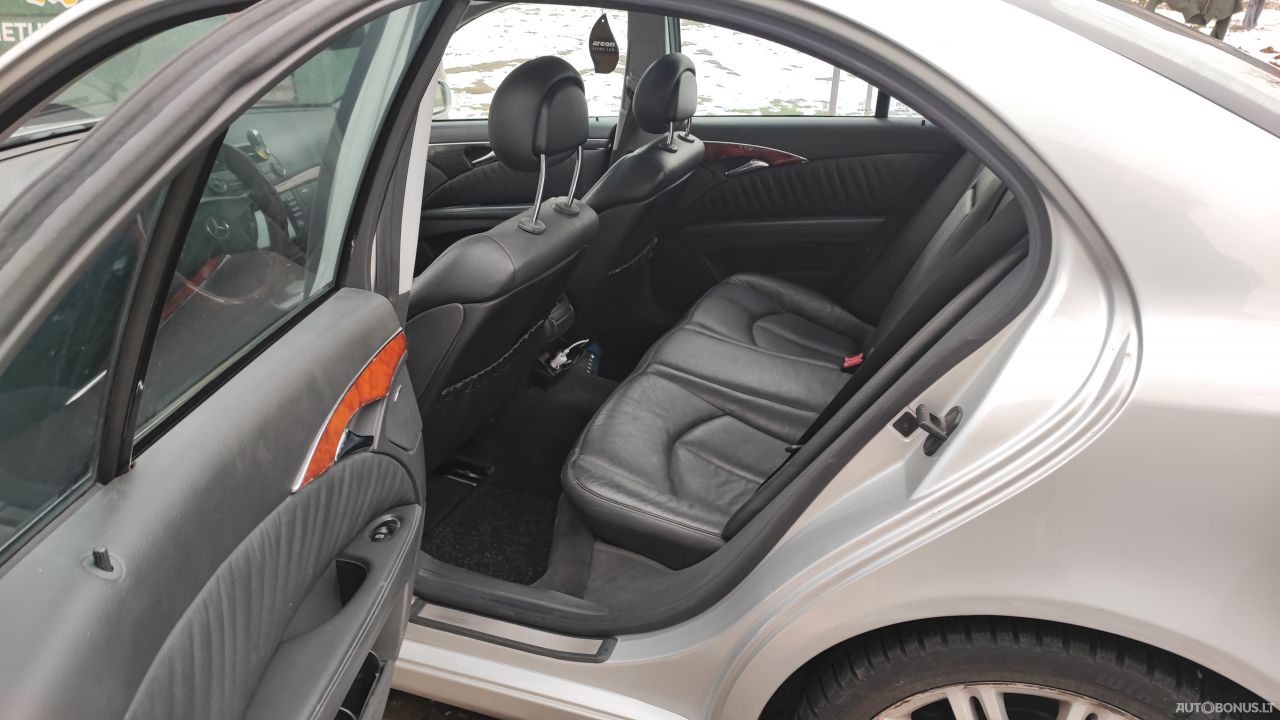 Mercedes-Benz E240 | 14