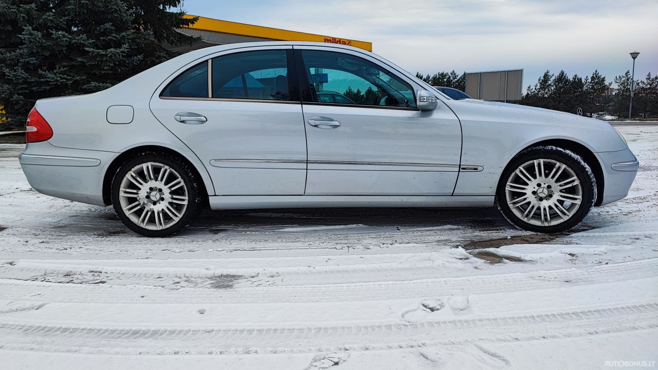 Mercedes-Benz E240 | 4