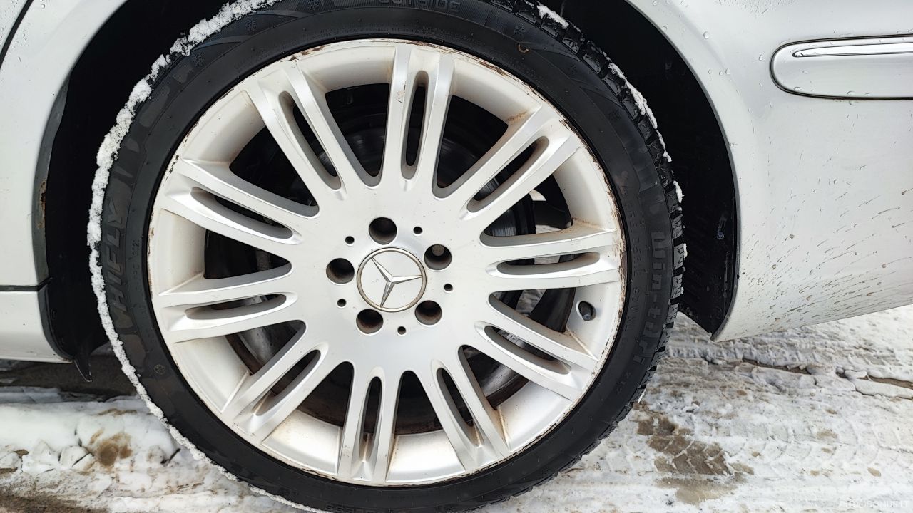 Mercedes-Benz E240 | 7