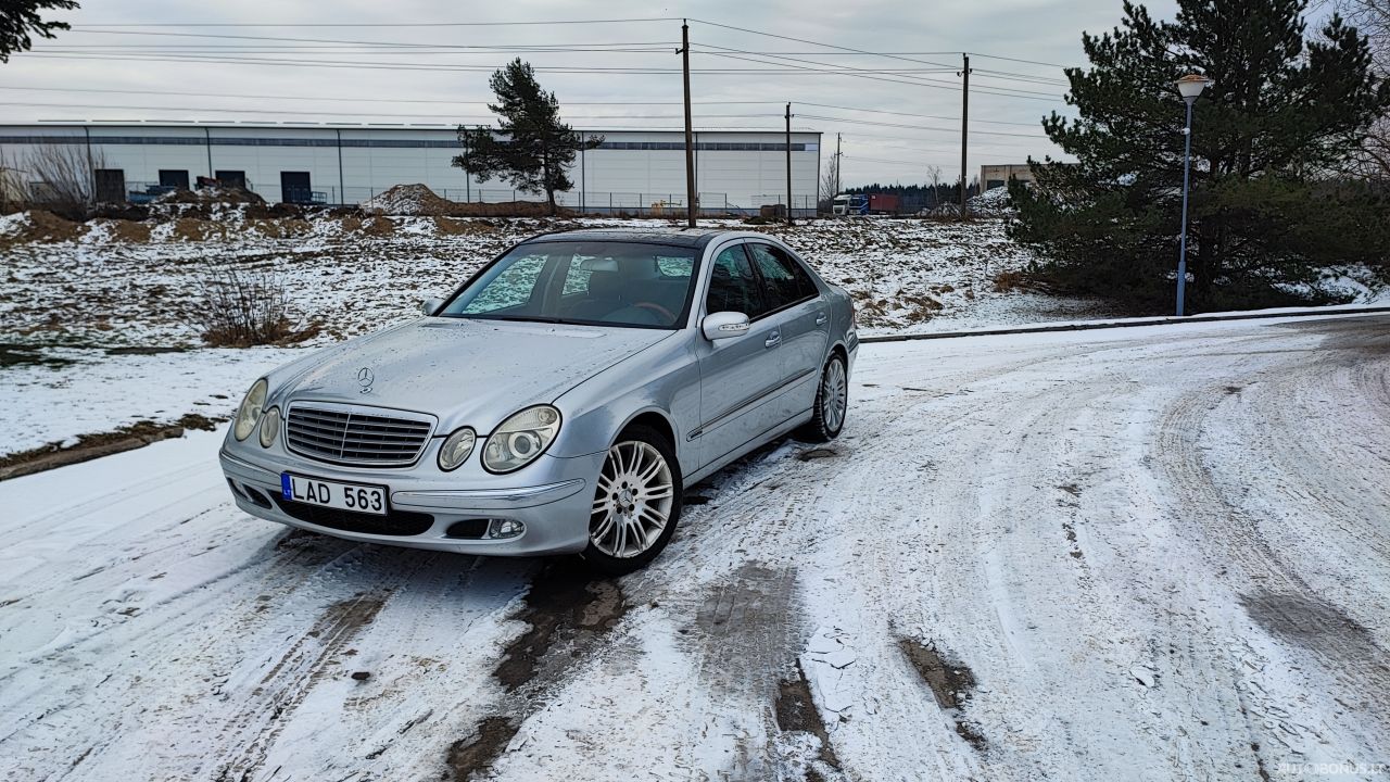 Mercedes-Benz E240 | 8