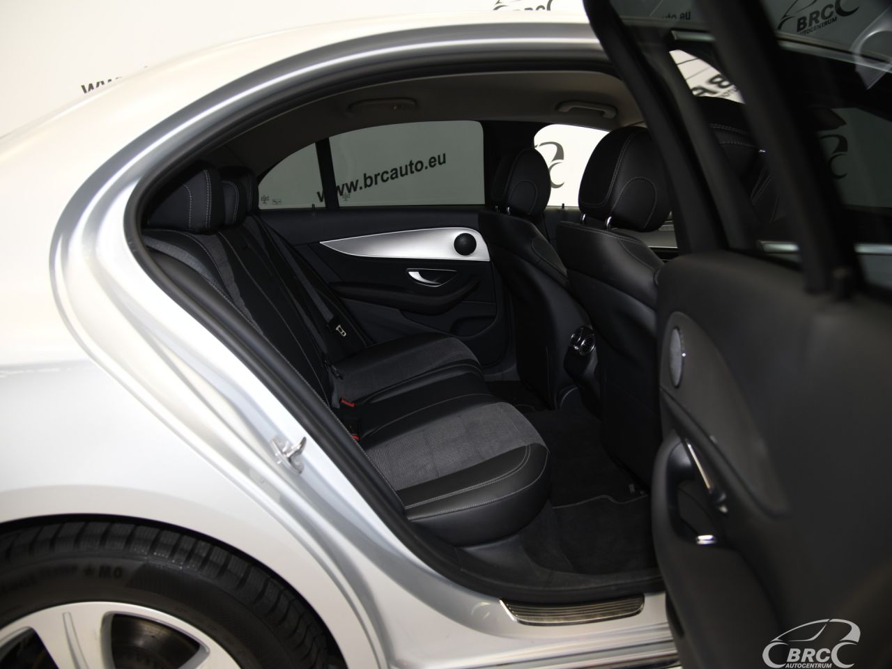 Mercedes-Benz E220 | 8