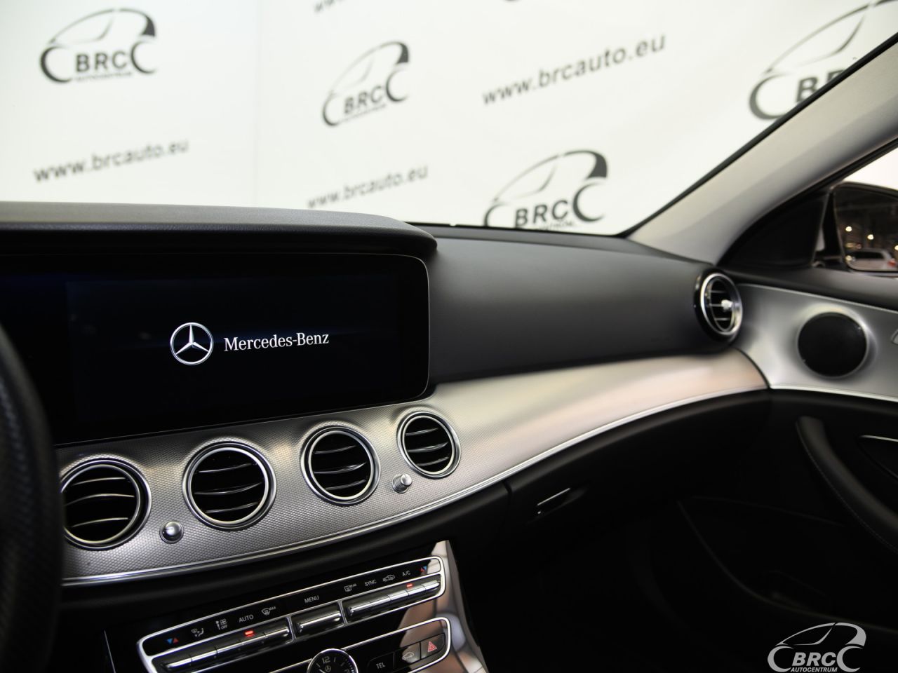 Mercedes-Benz E220 | 24