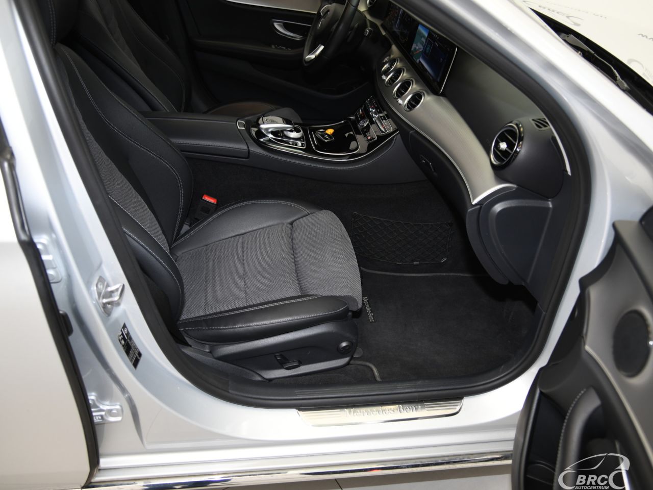 Mercedes-Benz E220 | 3