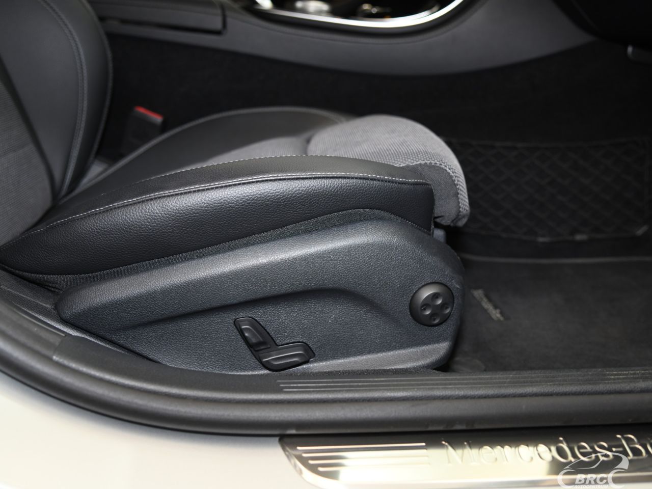 Mercedes-Benz E220 | 4