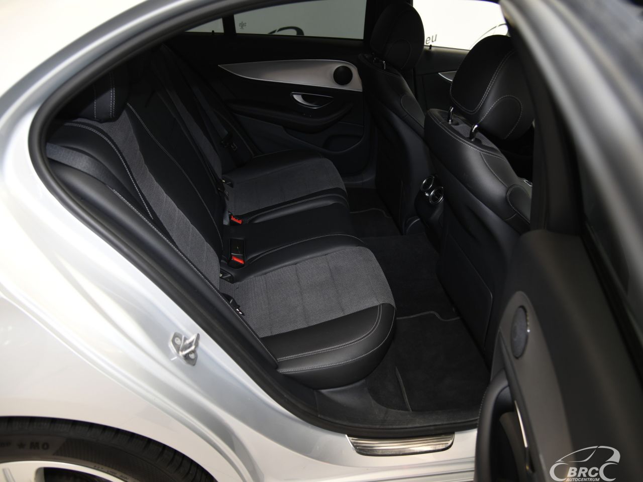 Mercedes-Benz E220 | 9