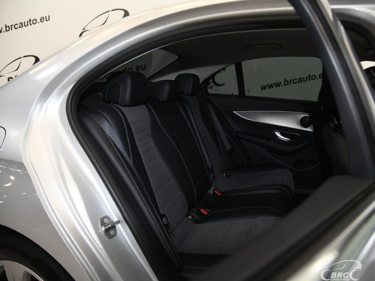 Mercedes-Benz E220 | 10