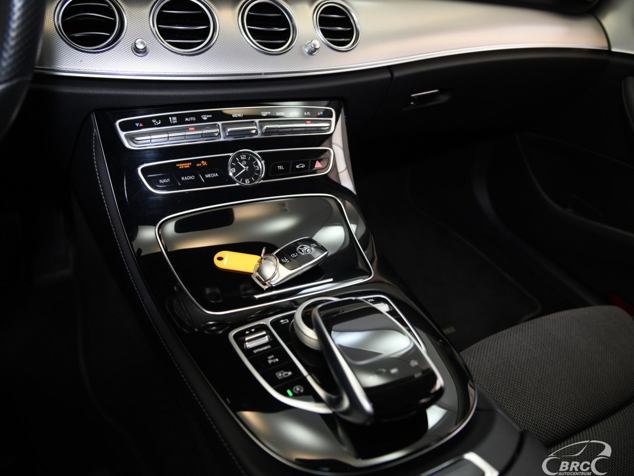 Mercedes-Benz E220 | 25