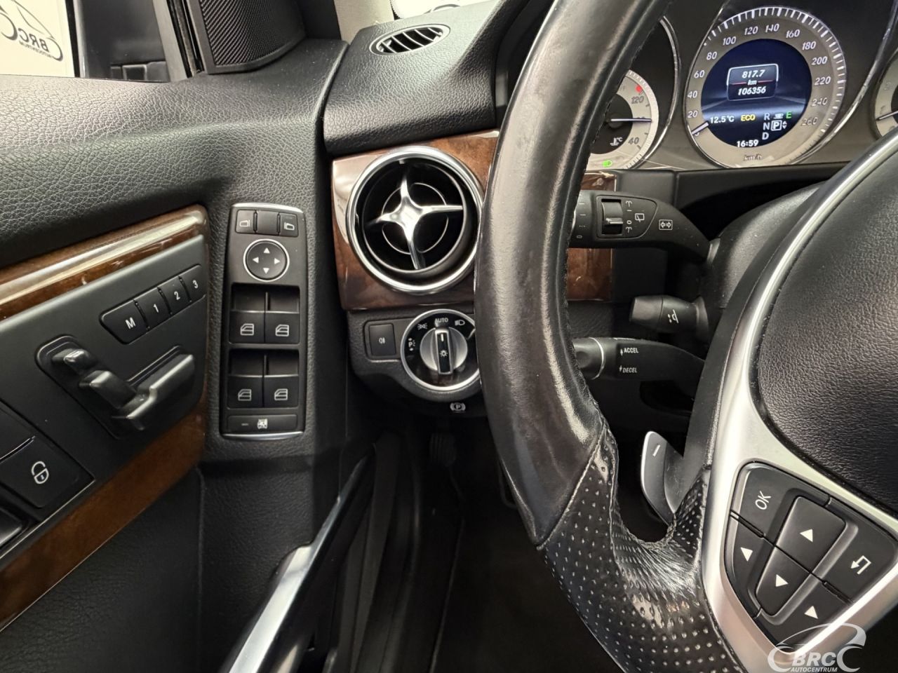 Mercedes-Benz GLK350 | 29