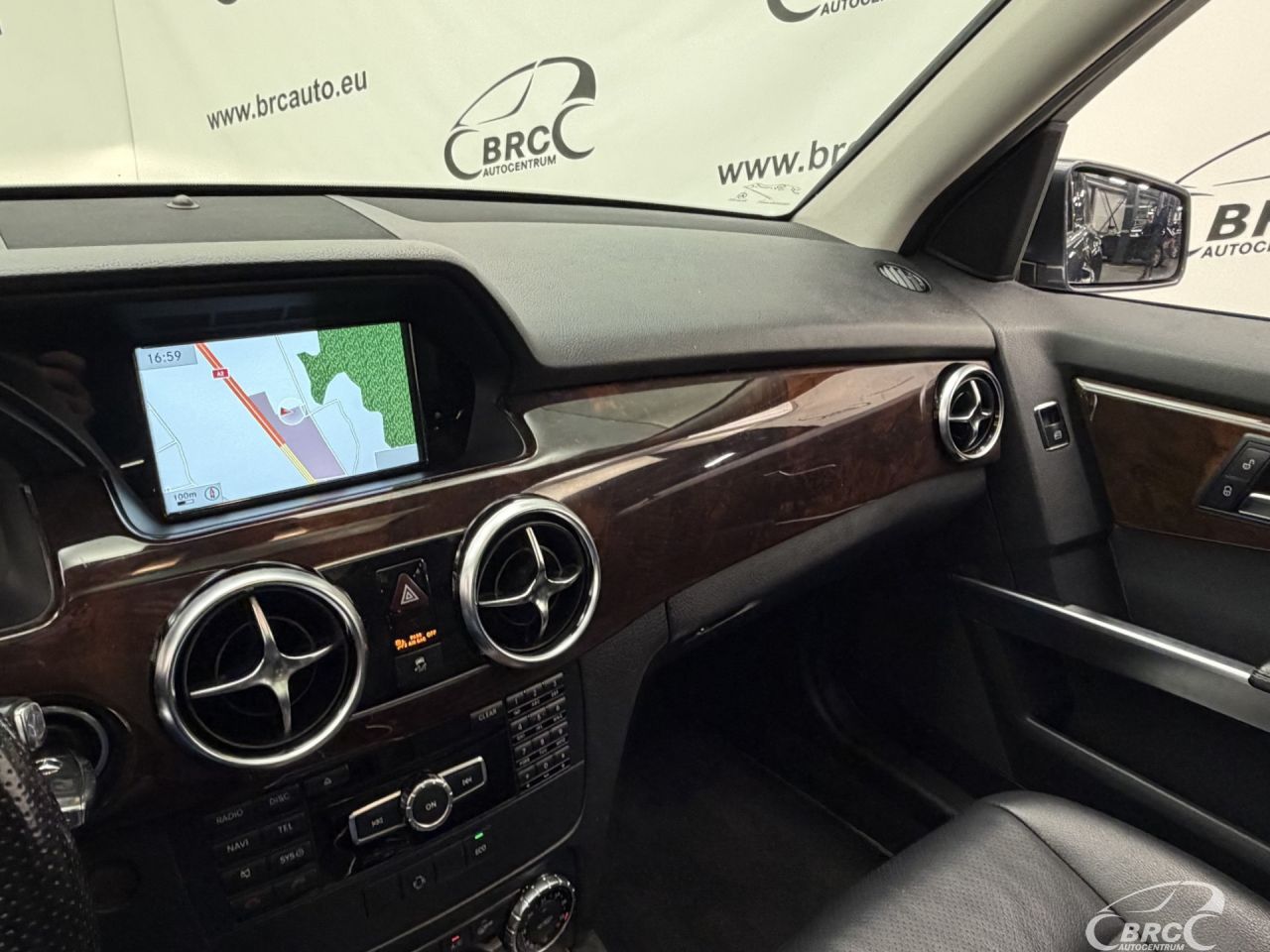 Mercedes-Benz GLK350 | 25