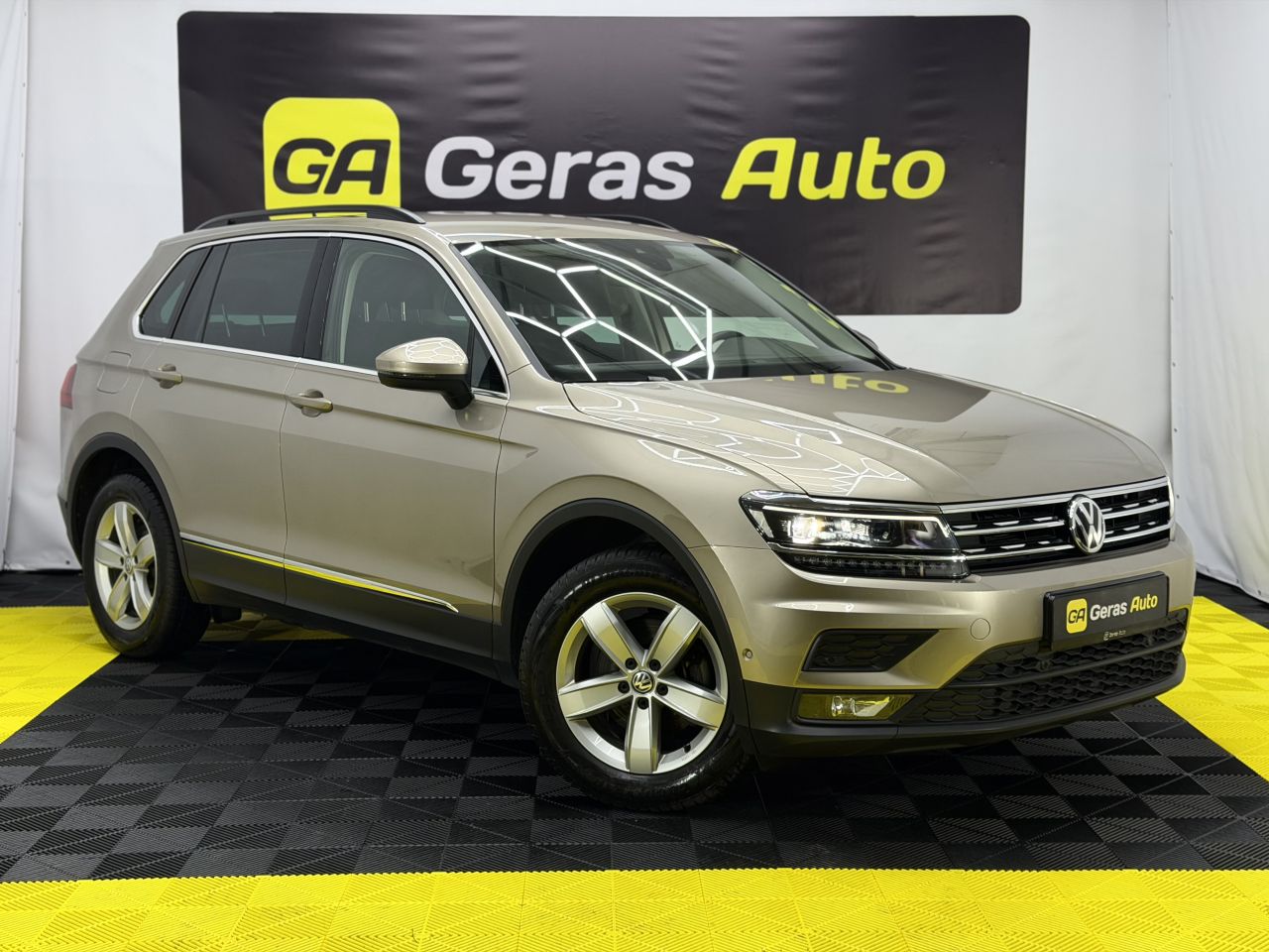 Volkswagen Tiguan | 2