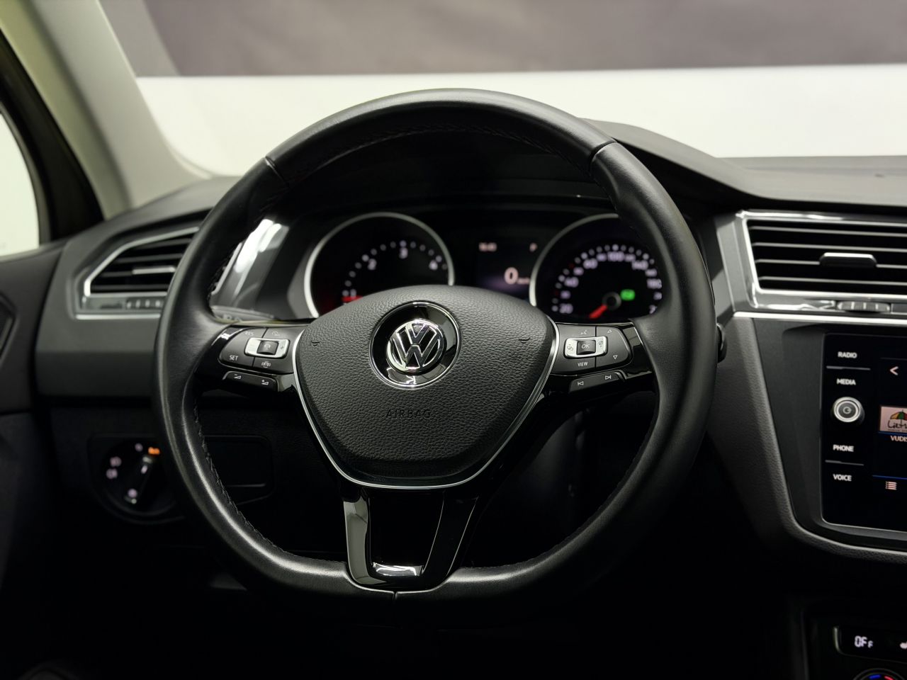 Volkswagen Tiguan | 17