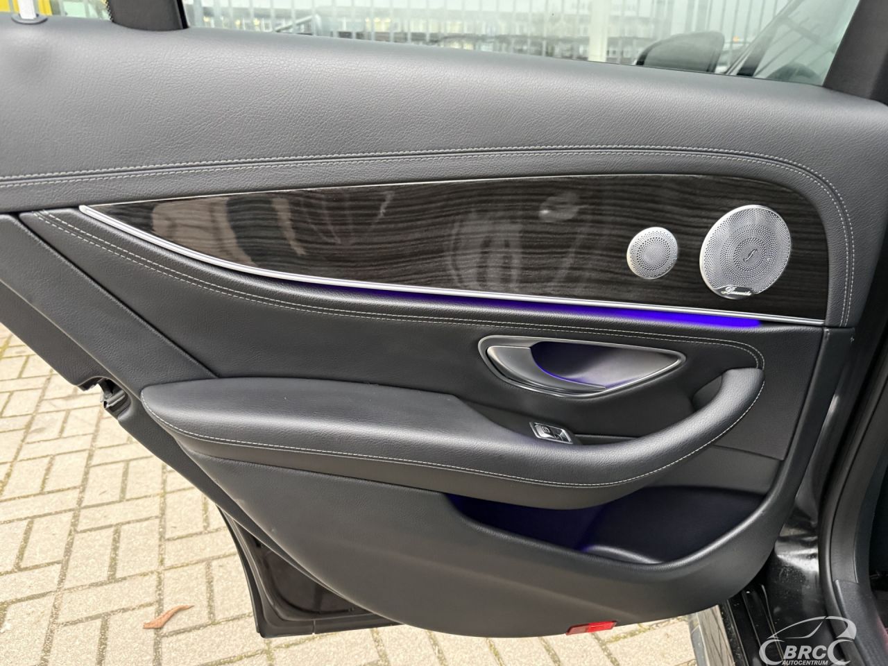 Mercedes-Benz E350 | 10