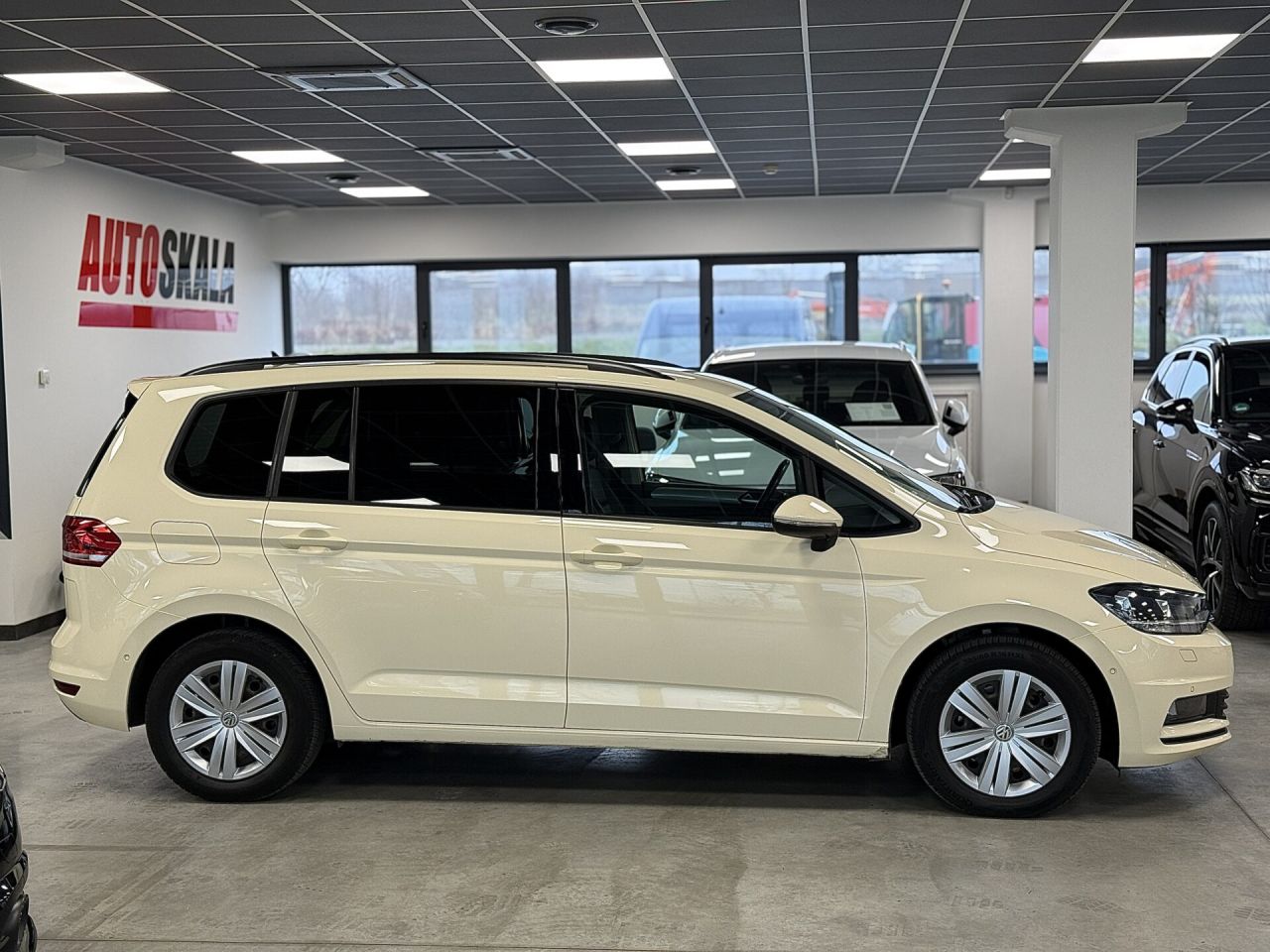 Volkswagen Touran | 12