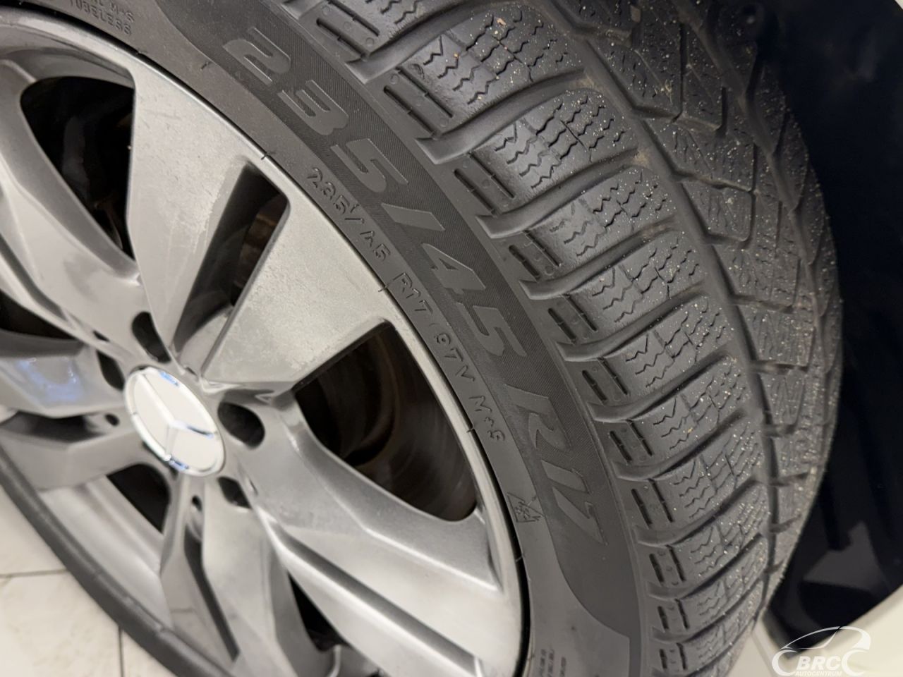 Mercedes-Benz E350 | 37