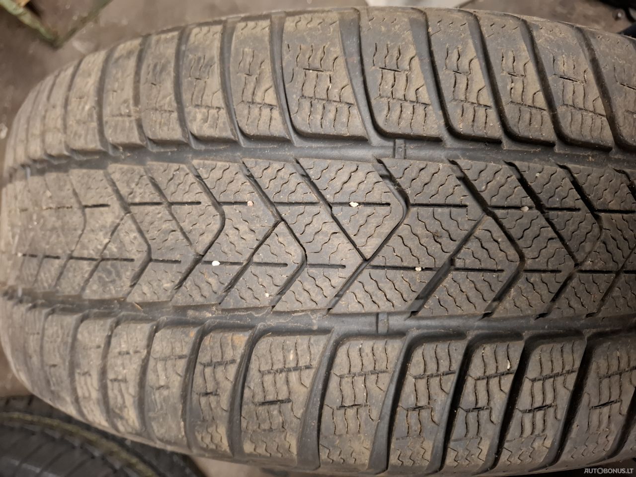 Pirelli 245/45R18 (RFT) зимние шины