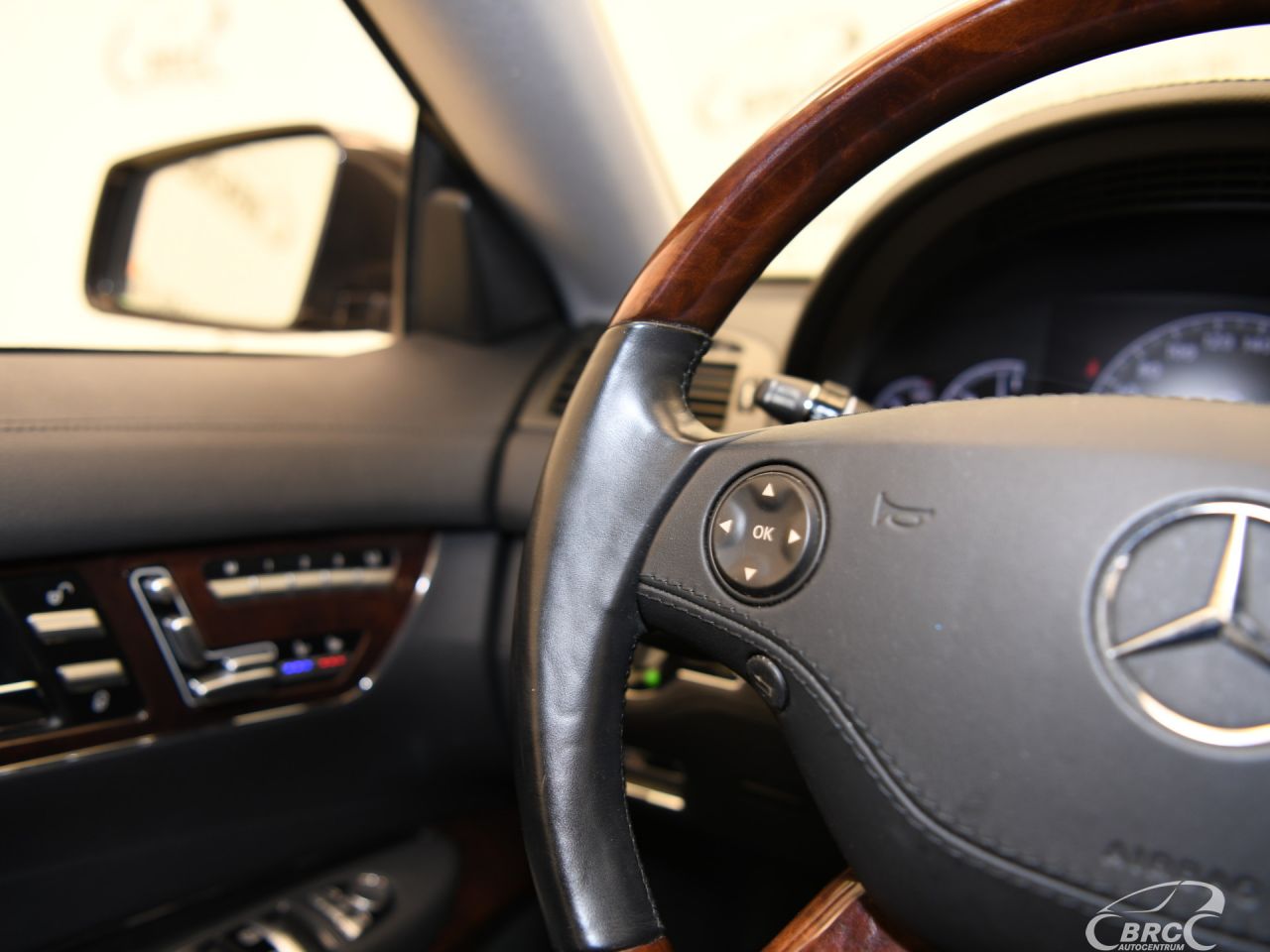 Mercedes-Benz CL550 | 32