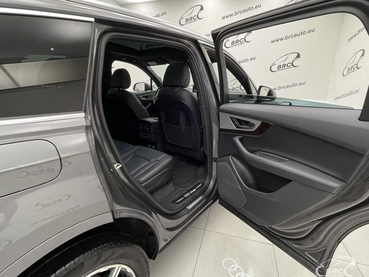 Audi Q7 | 11