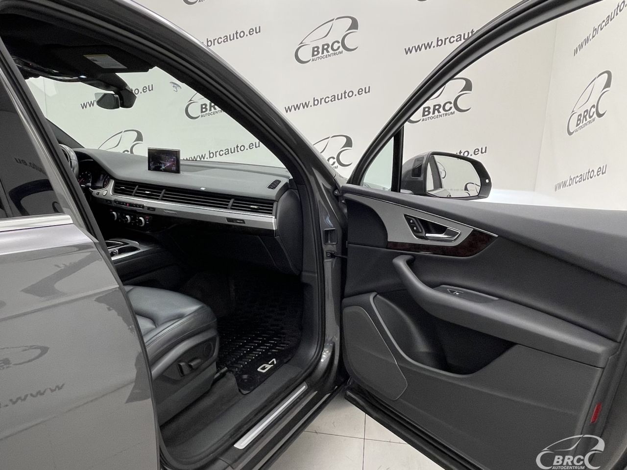 Audi Q7 | 7