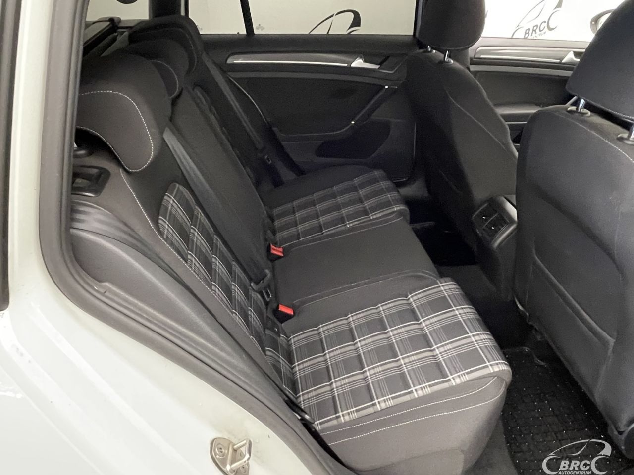 Volkswagen Golf | 10