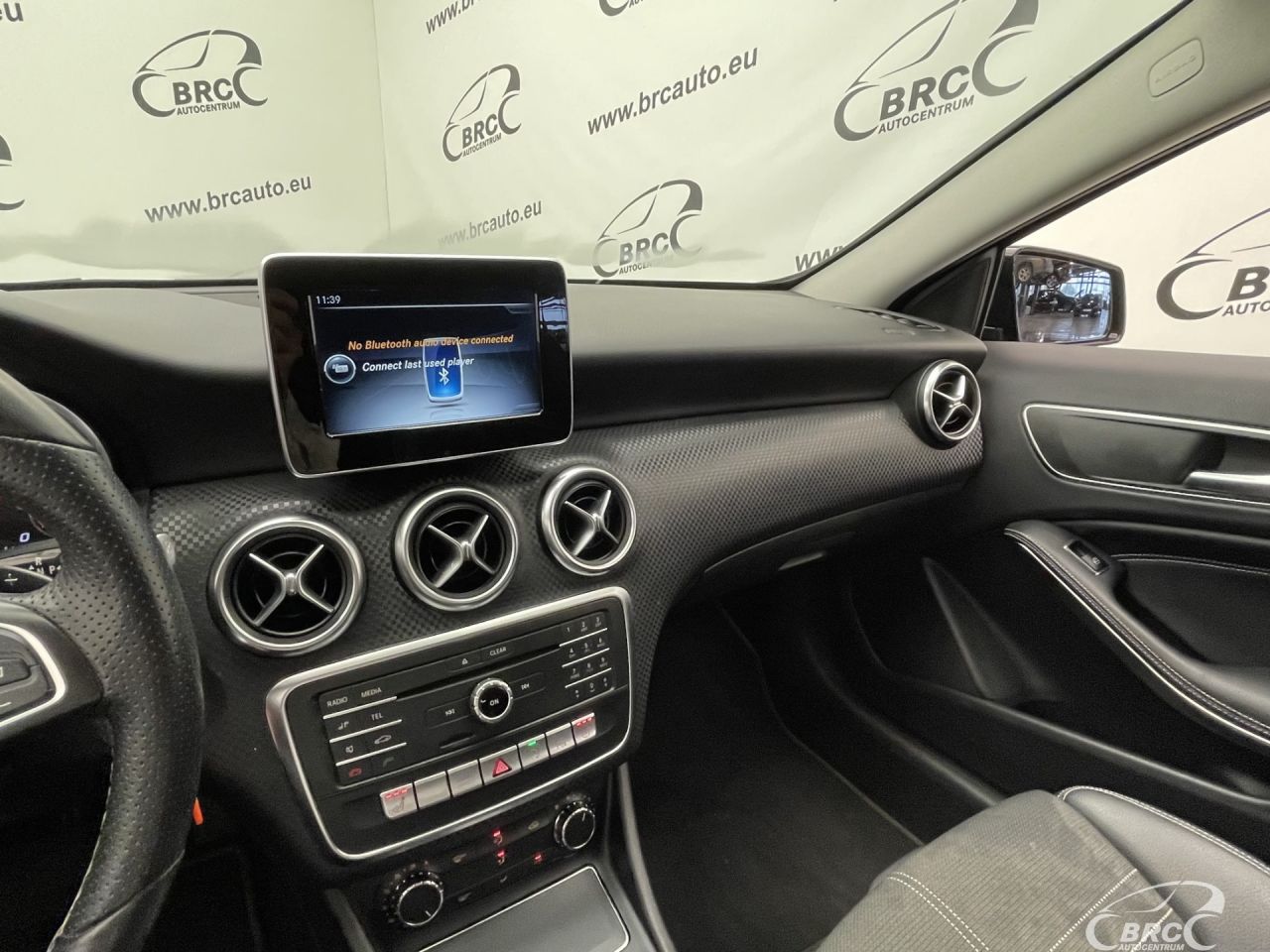 Mercedes-Benz A180 | 24