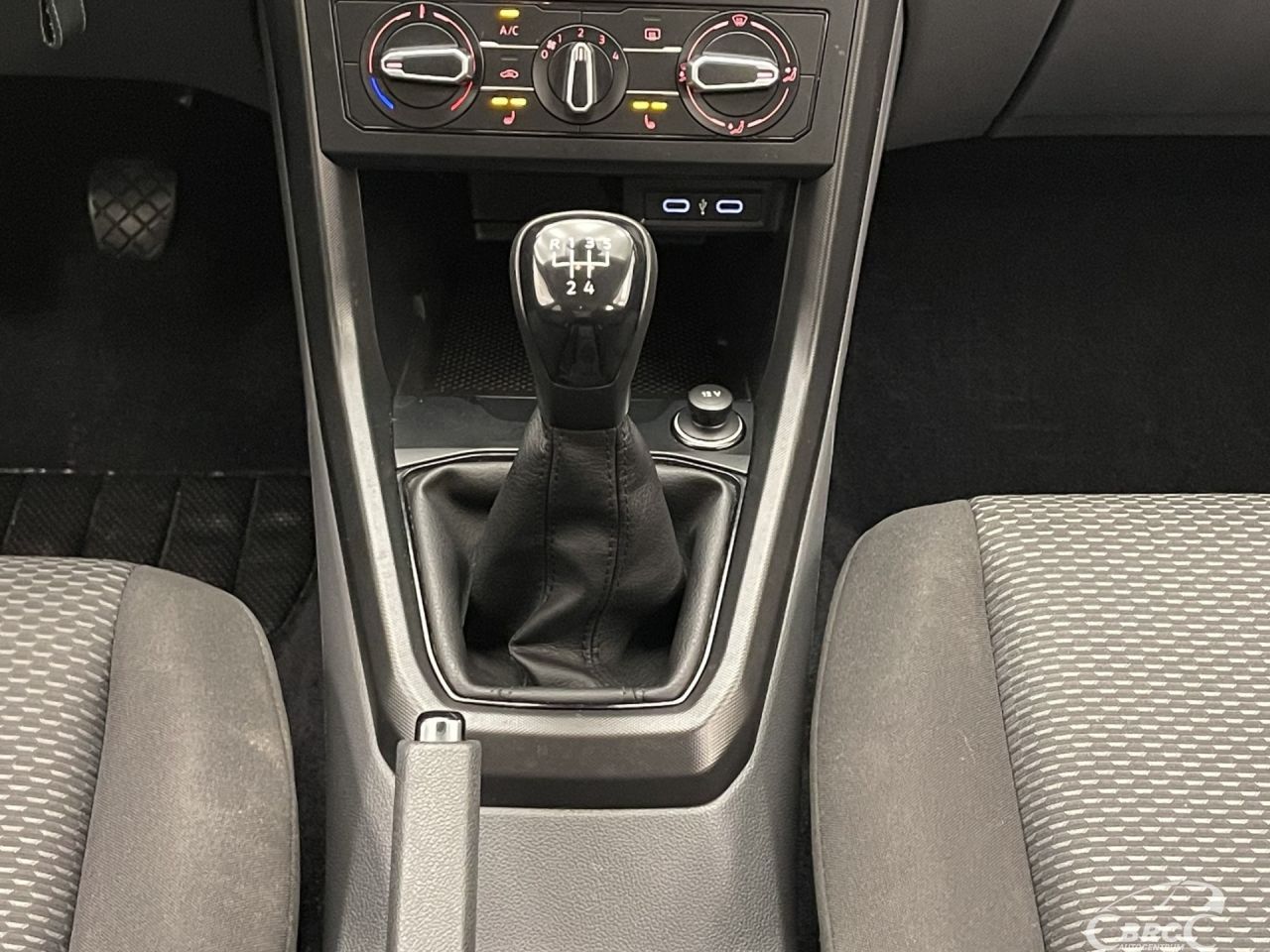 Volkswagen T-Cross | 17