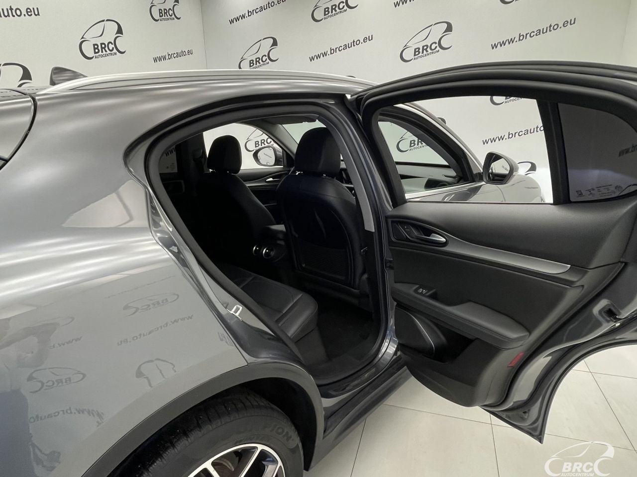 Alfa Romeo Stelvio | 13