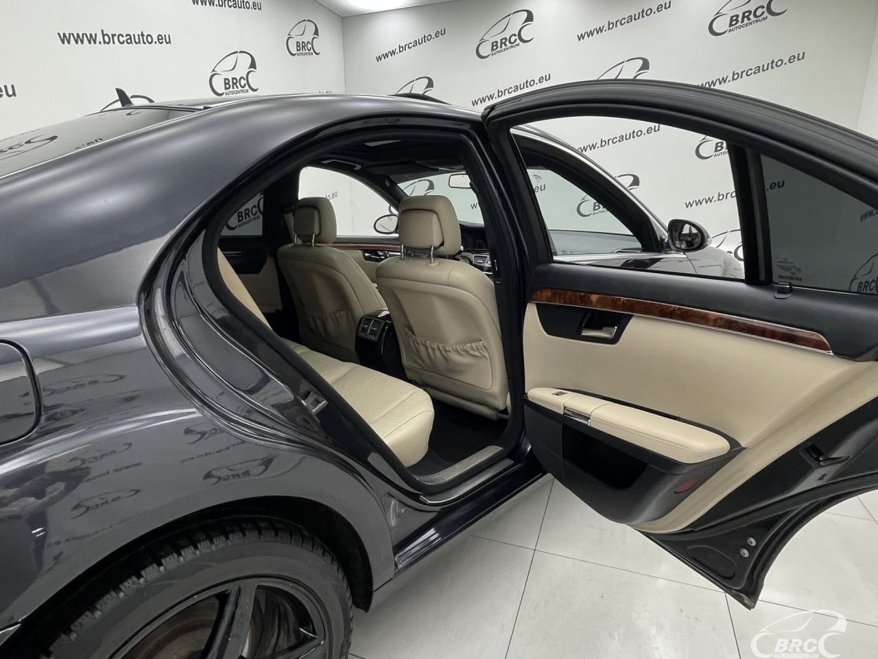 Mercedes-Benz S320 | 12