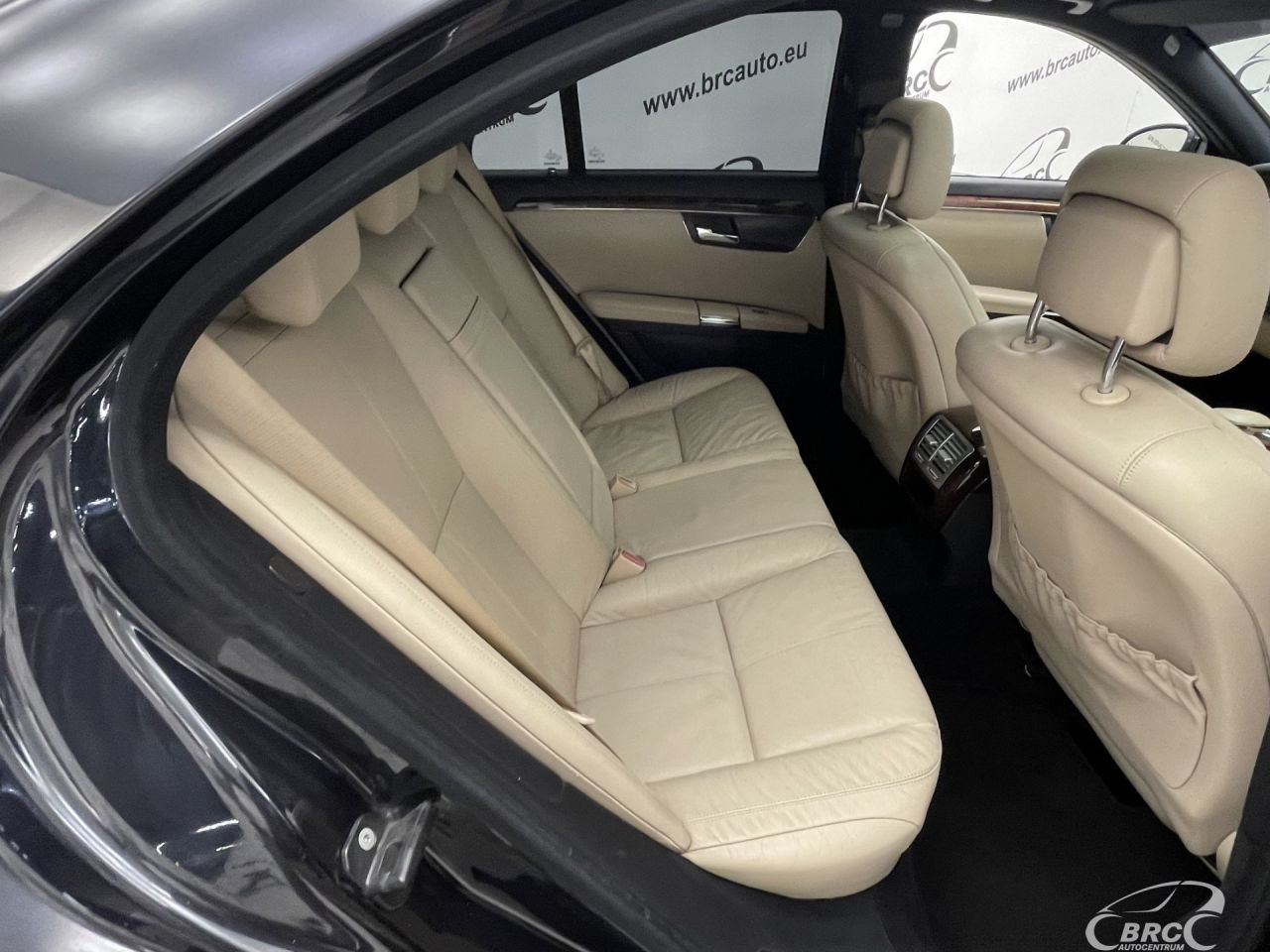 Mercedes-Benz S320 | 10