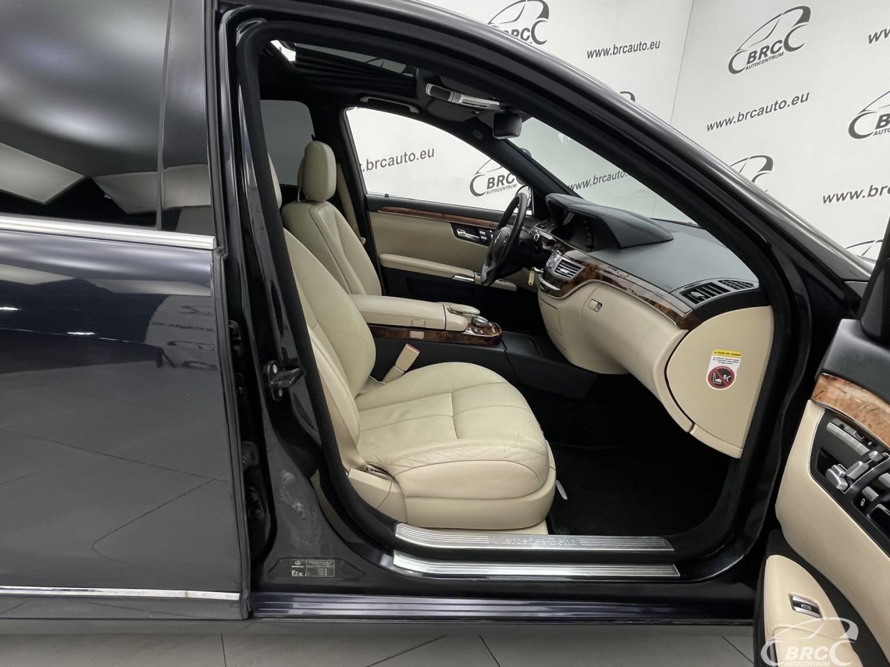 Mercedes-Benz S320 | 3