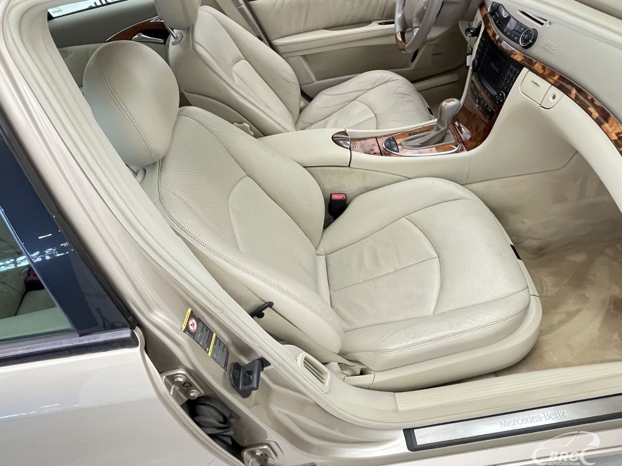 Mercedes-Benz E500 | 4