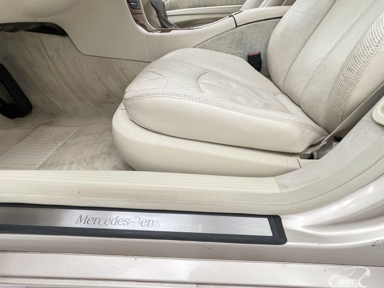 Mercedes-Benz E500 | 23