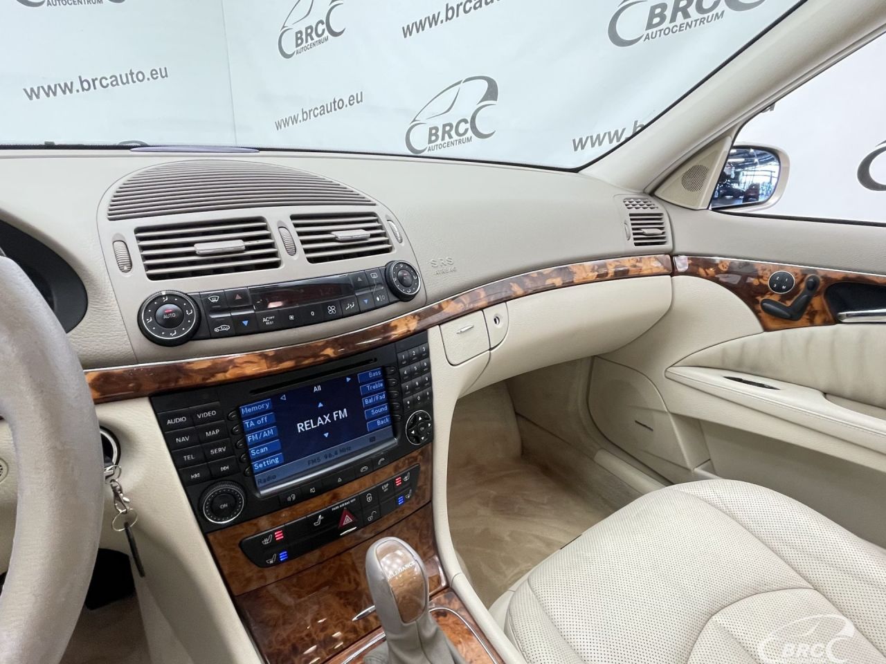 Mercedes-Benz E500 | 28