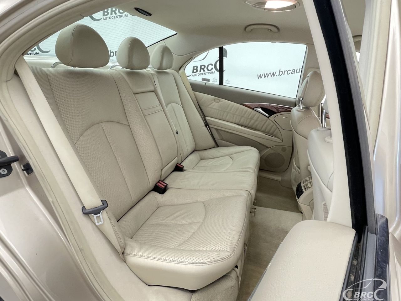 Mercedes-Benz E500 | 11