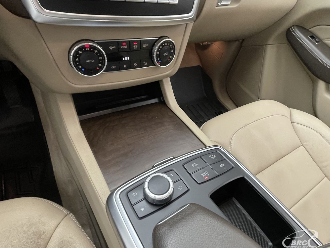 Mercedes-Benz ML350 | 23