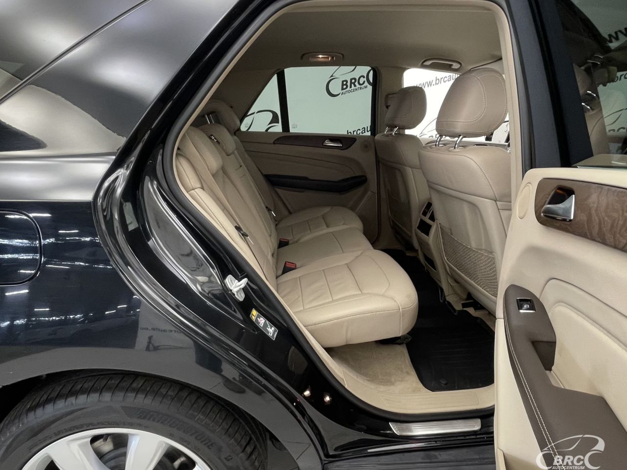 Mercedes-Benz ML350 | 8