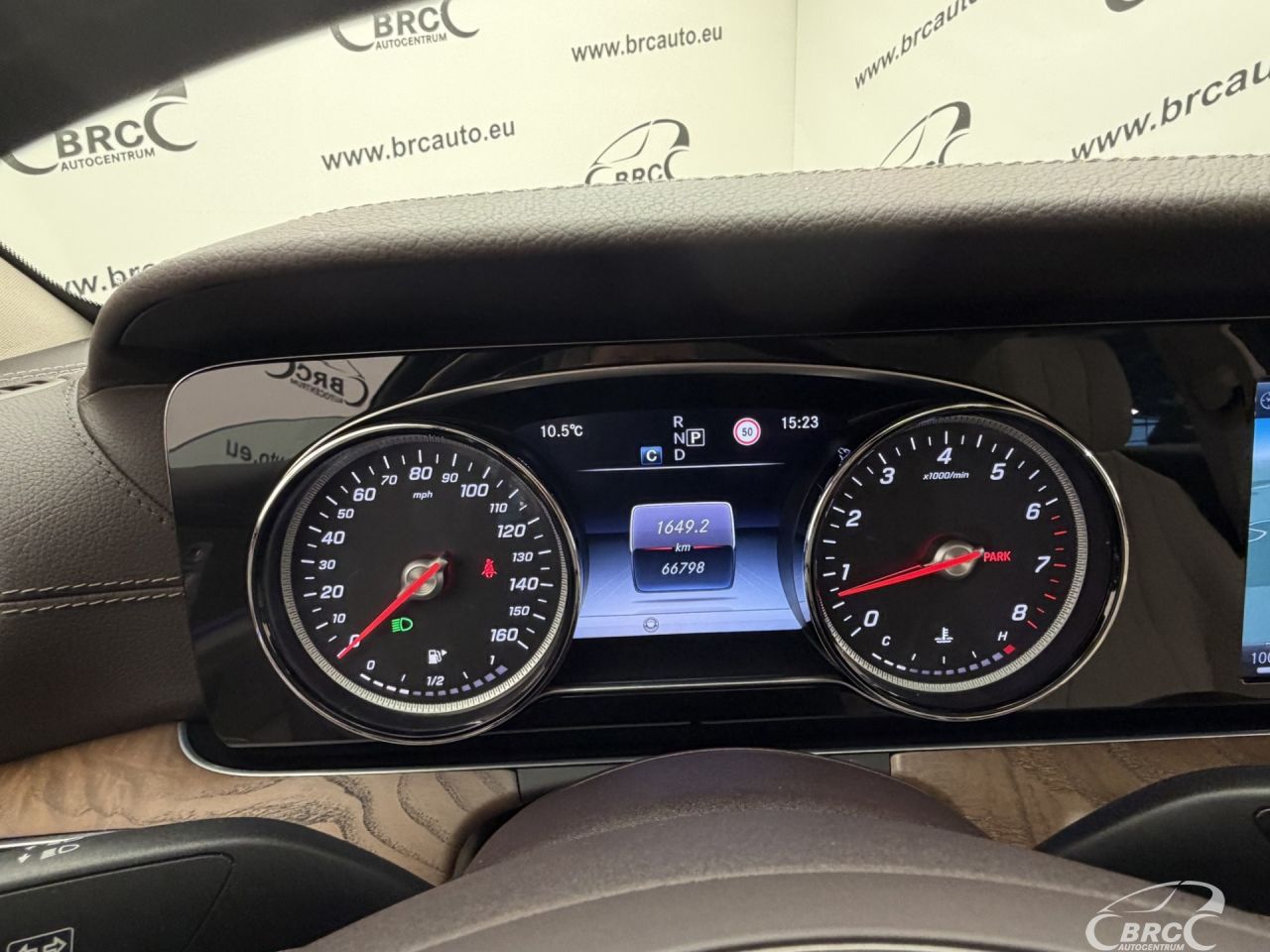 Mercedes-Benz E300 | 33