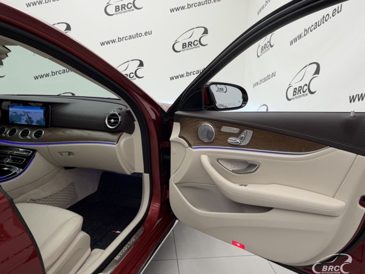 Mercedes-Benz E300 | 7