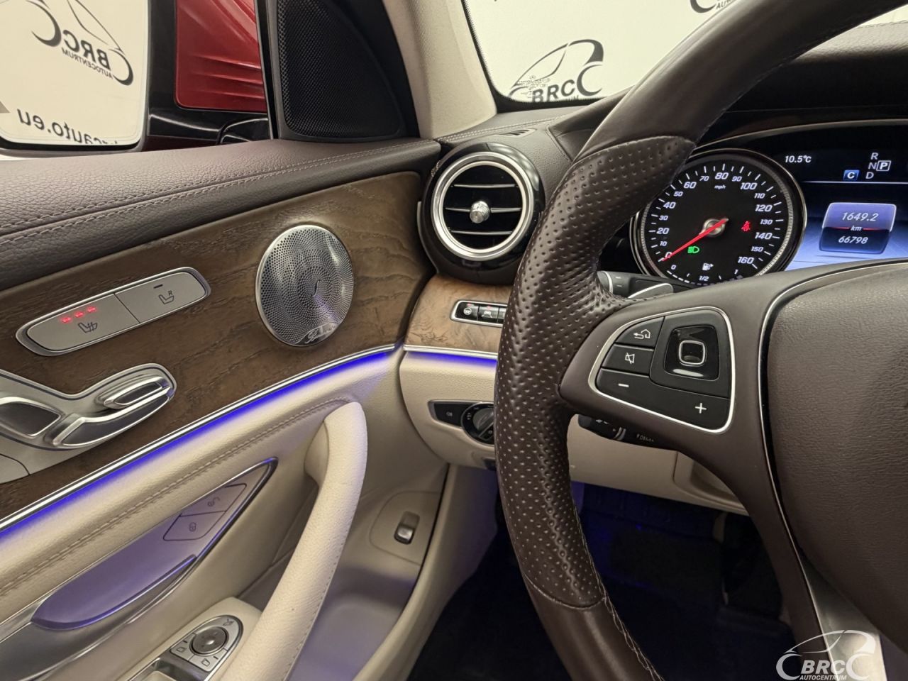 Mercedes-Benz E300 | 32