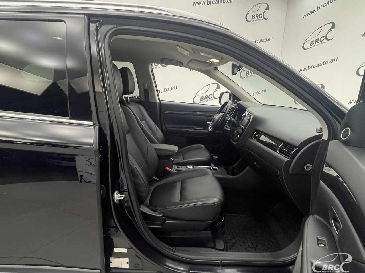 Mitsubishi Outlander | 3