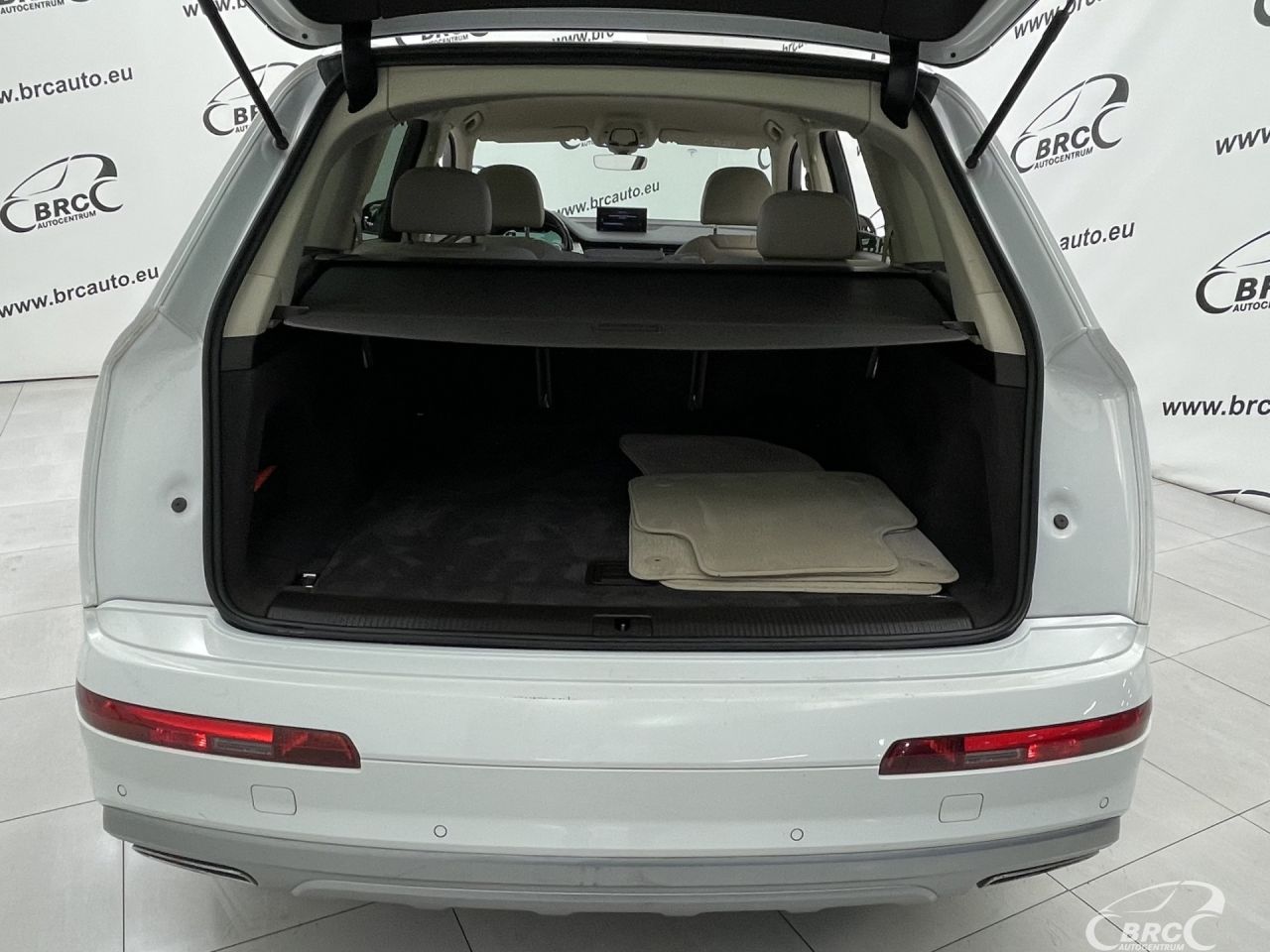 Audi Q7 | 42