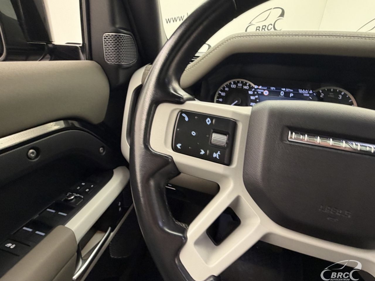 Land Rover Defender | 29