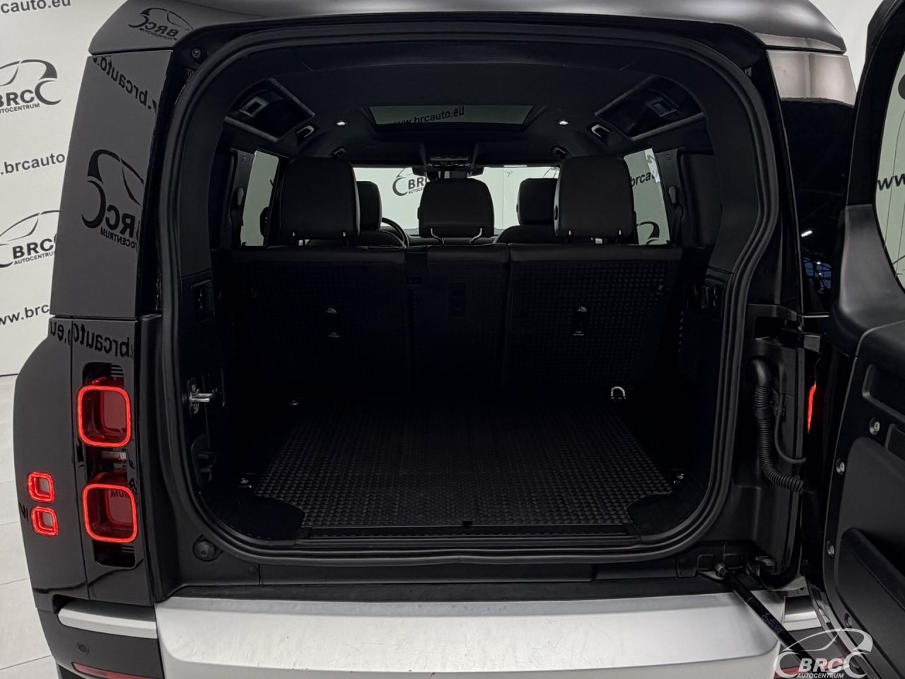 Land Rover Defender | 44