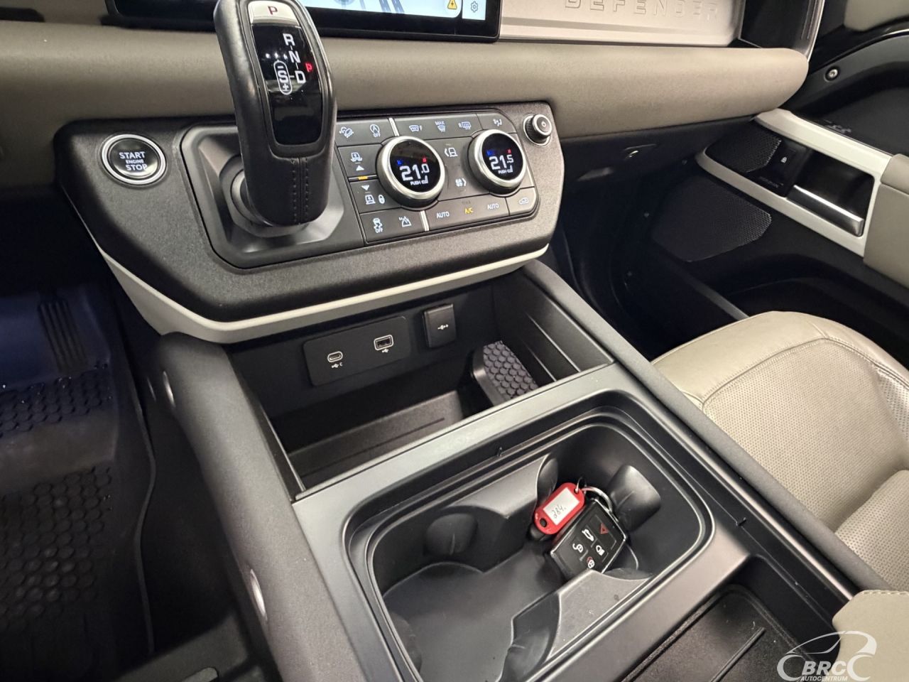 Land Rover Defender | 25