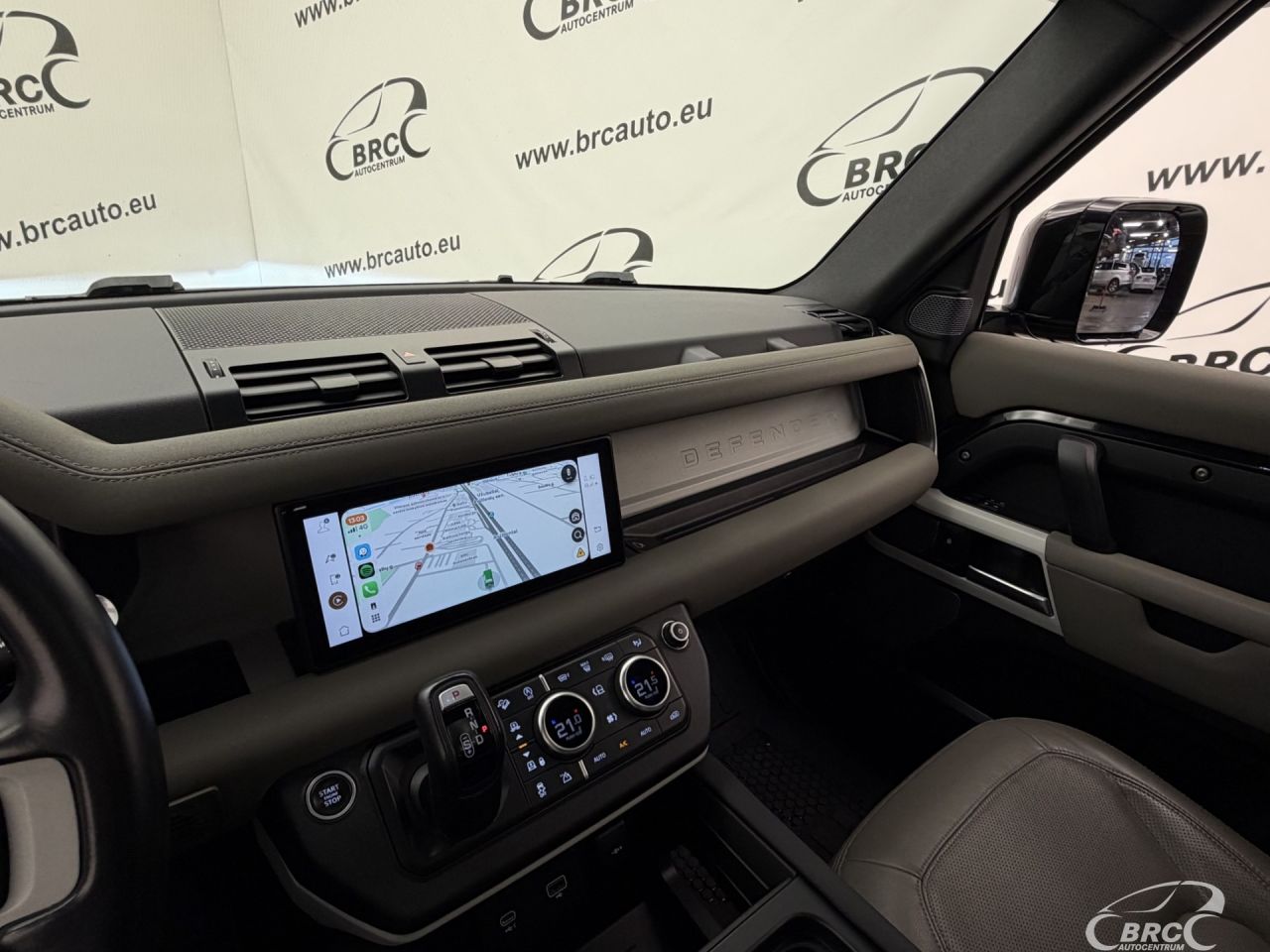 Land Rover Defender | 26