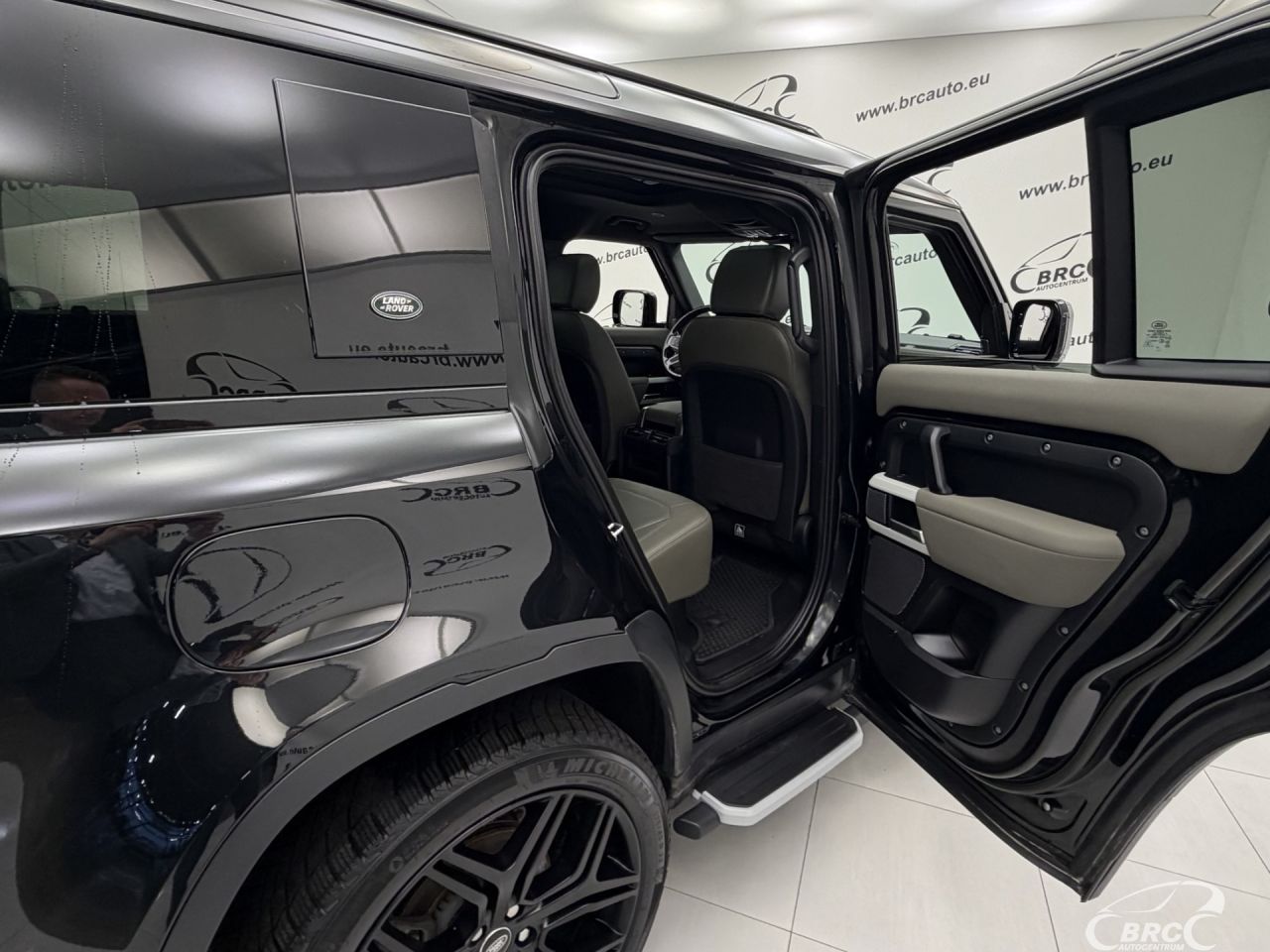 Land Rover Defender | 13