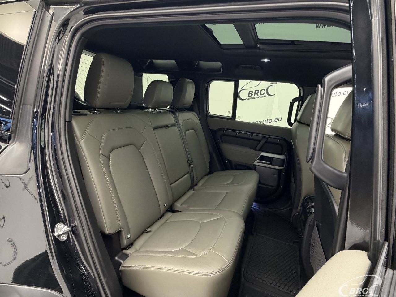 Land Rover Defender | 12