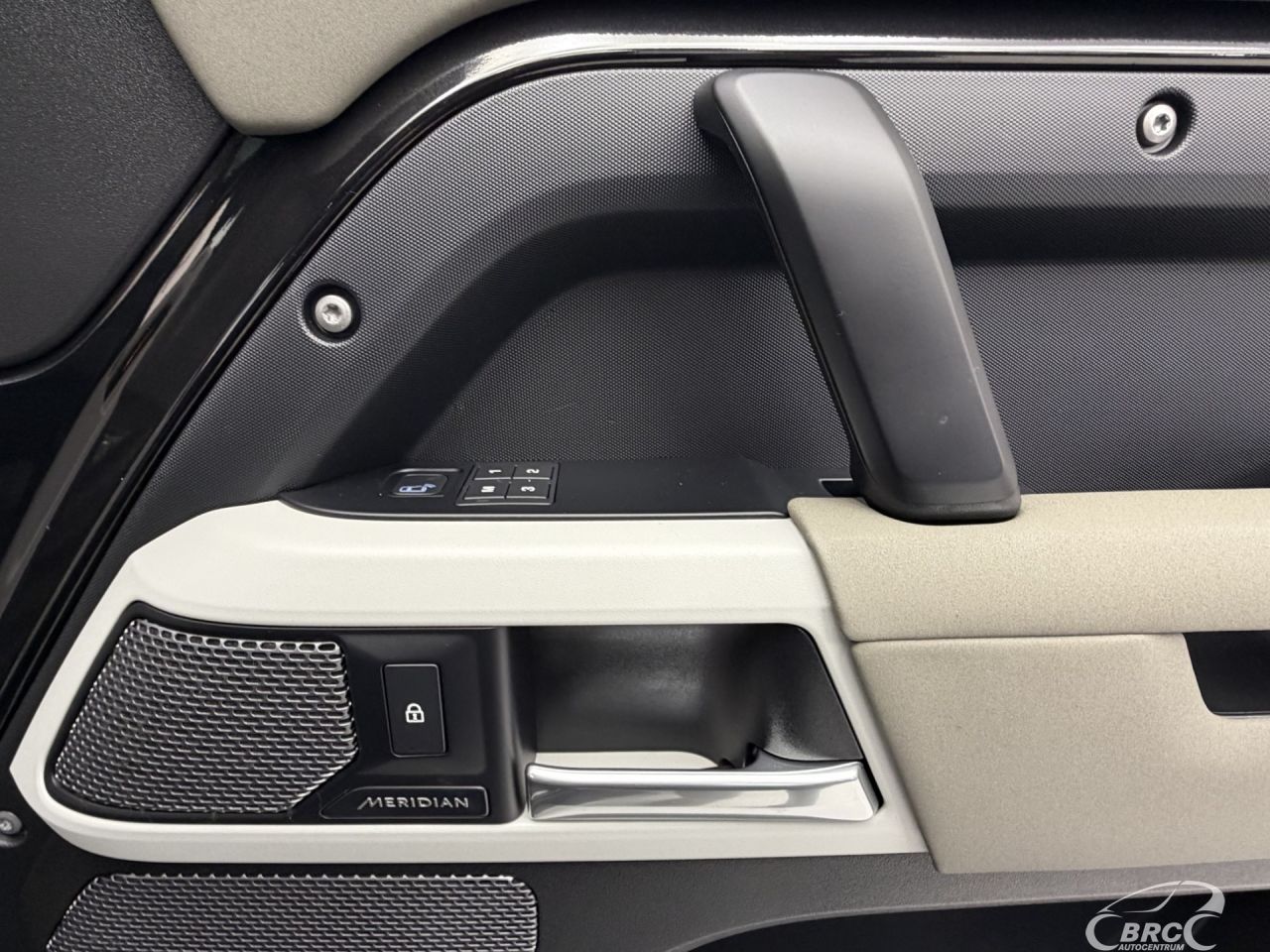 Land Rover Defender | 8